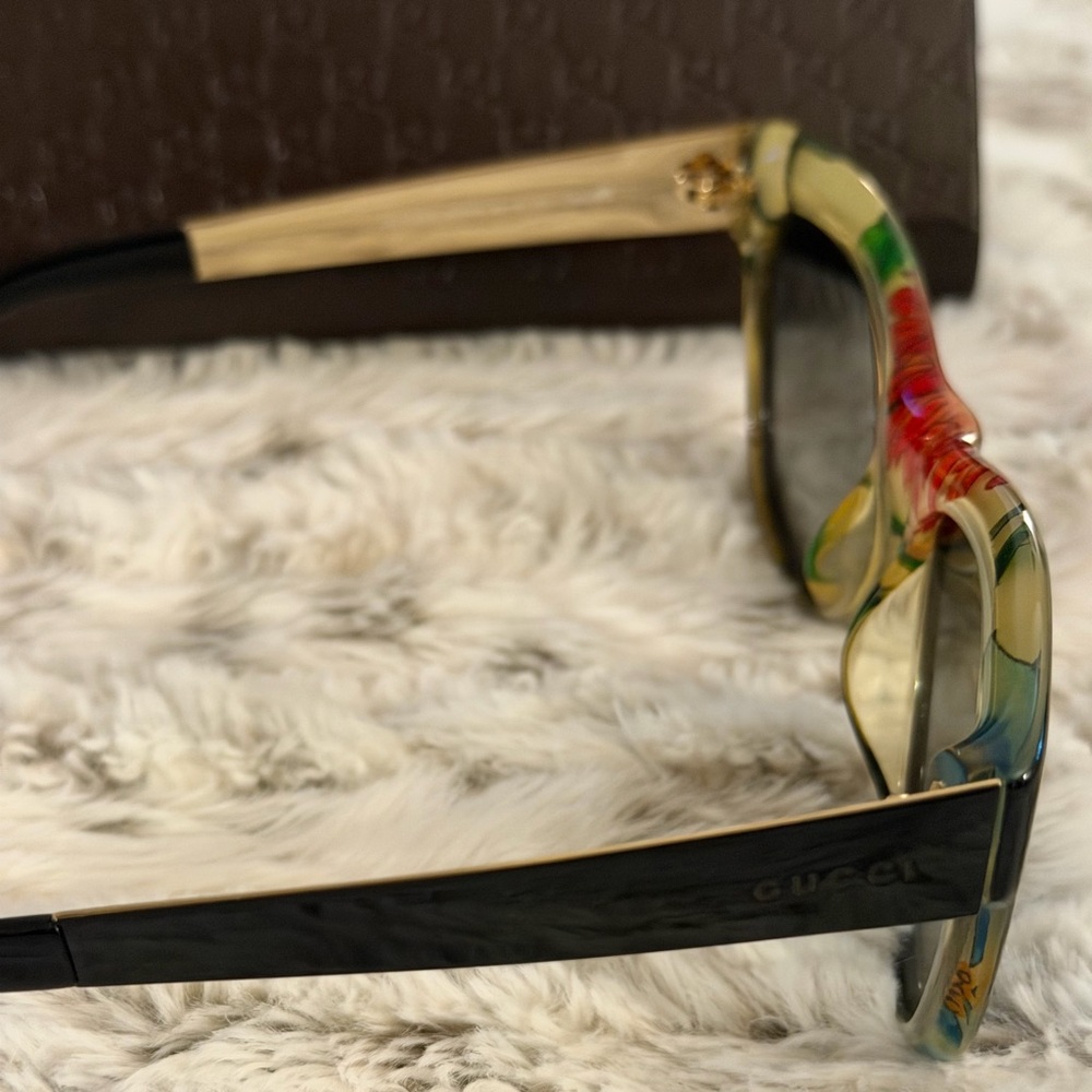 Gucci Black and Floral Cateye Sunglasses - Picture 8 of 13